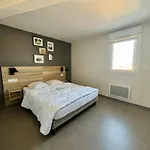 شقة Pmr 2 Chambres, Face Plage, Piscine, Balcon, Pour 6 Personnes, Animaux Admis - Fr-1-194-222