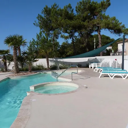 Appartement Pmr 2 Chambres, Face Plage, Piscine, Balcon, Pour 6 Personnes, Animaux Admis - Fr-1-194-222 *