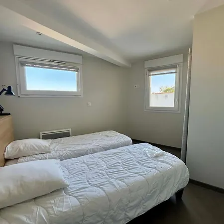 Apartman Pmr 2 Chambres, Face Plage, Piscine, Balcon, Pour 6 Personnes, Animaux Admis - Fr-1-194-222 *