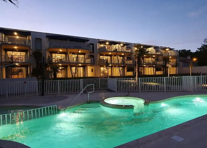 Appartement Pmr 2 Chambres, Face Plage, Piscine, Balcon, Pour 6 Personnes, Animaux Admis - Fr-1-194-222 *